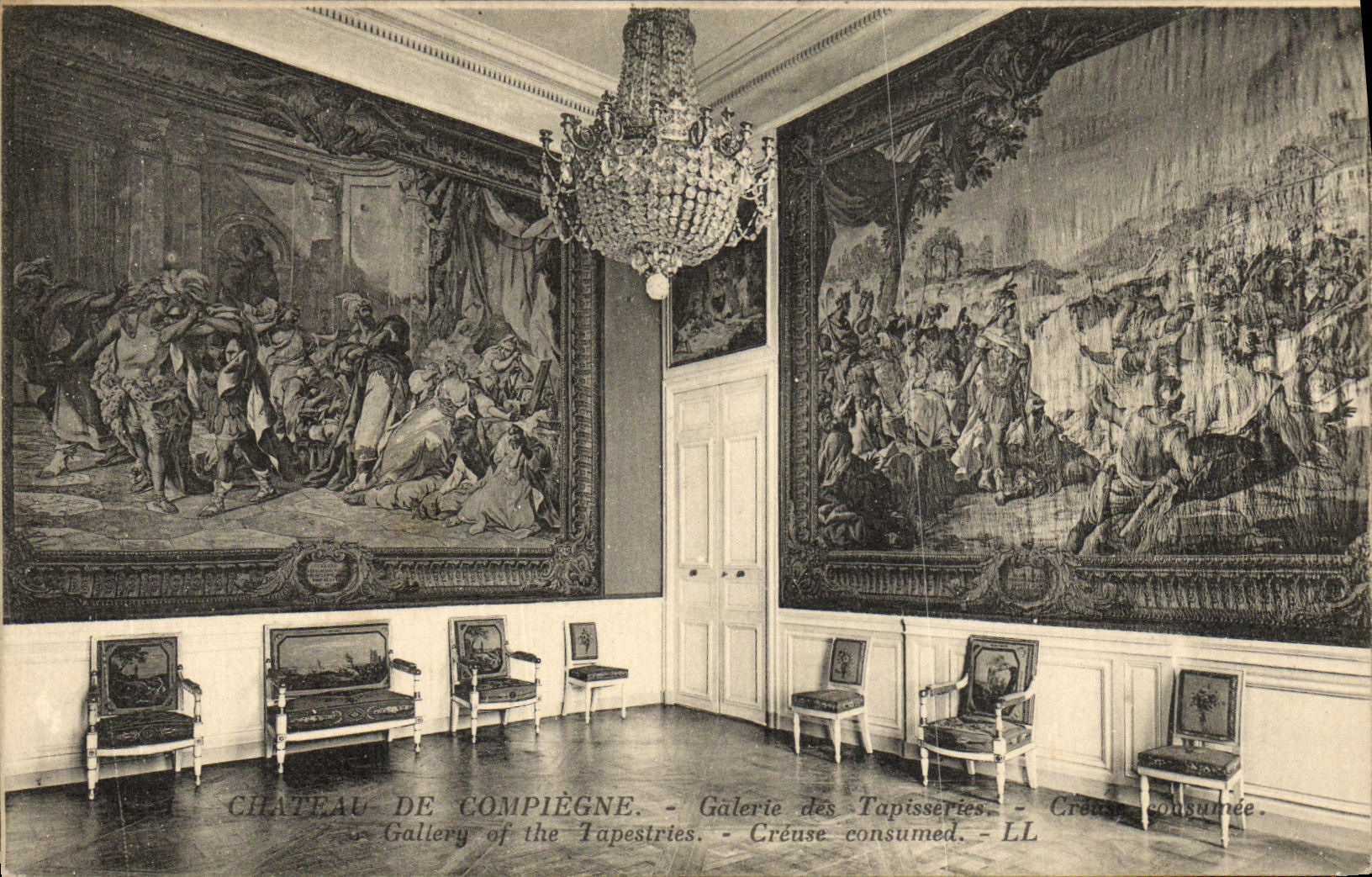 CPA Compiegne Galerie des Tapisseres