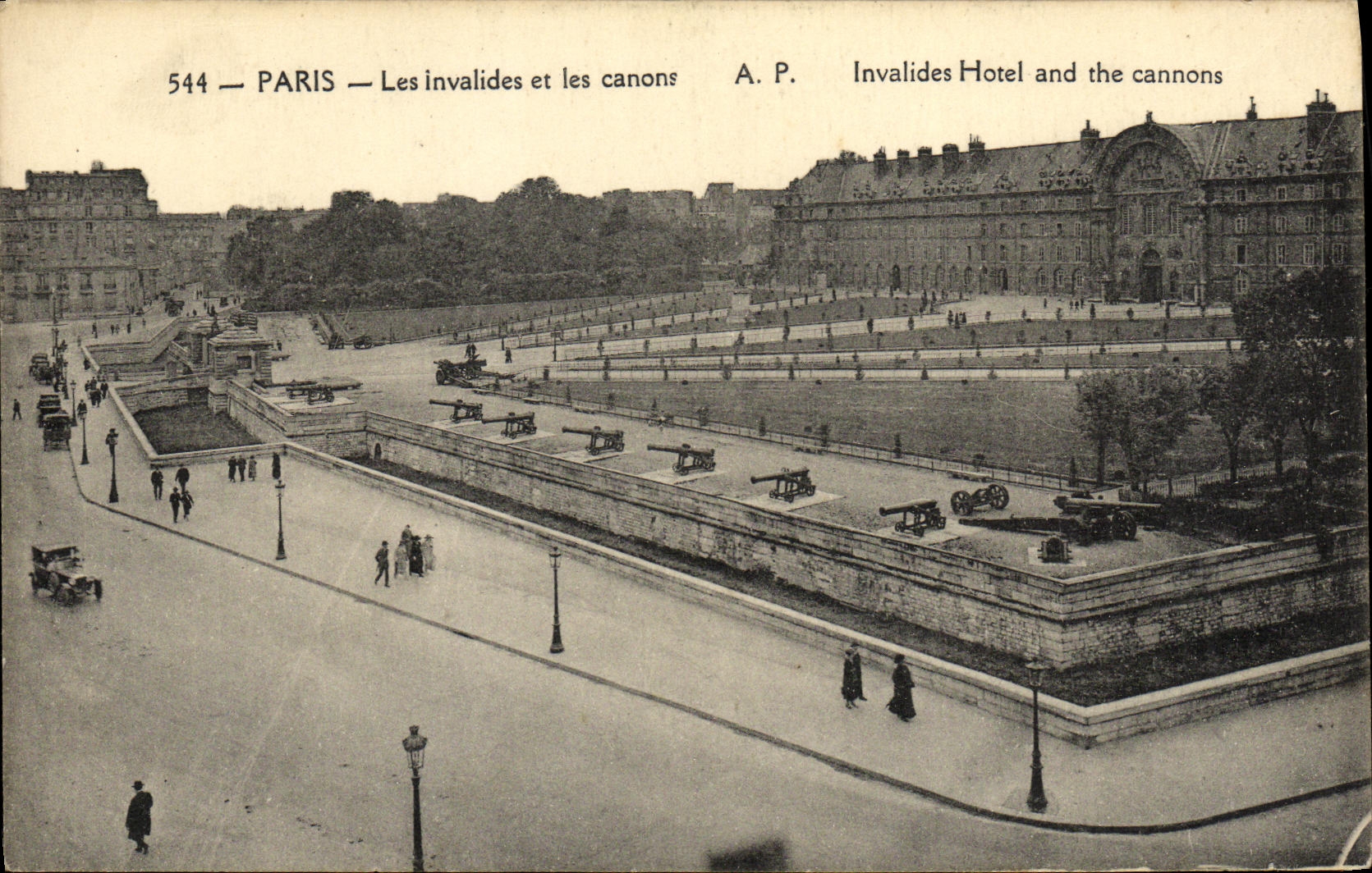 CPA Paris Les Invalides et les Canons