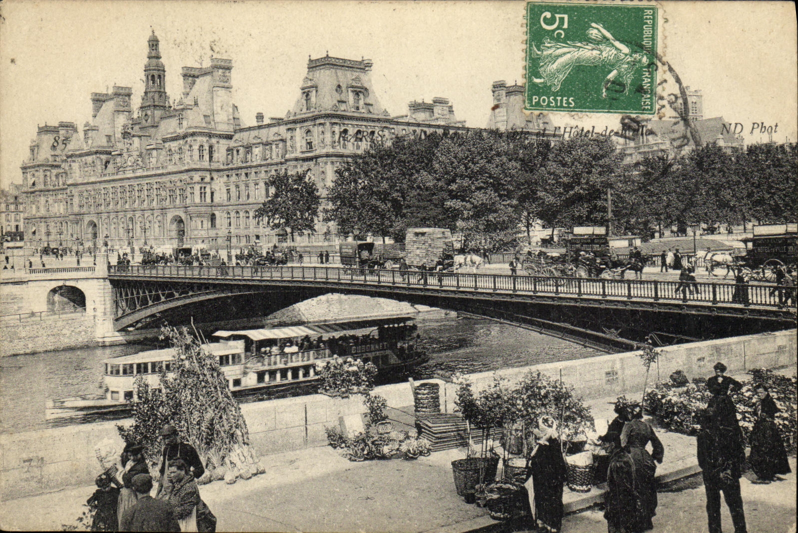 VINTAGE POSTCARD Paris Town hall Goes to the flowers