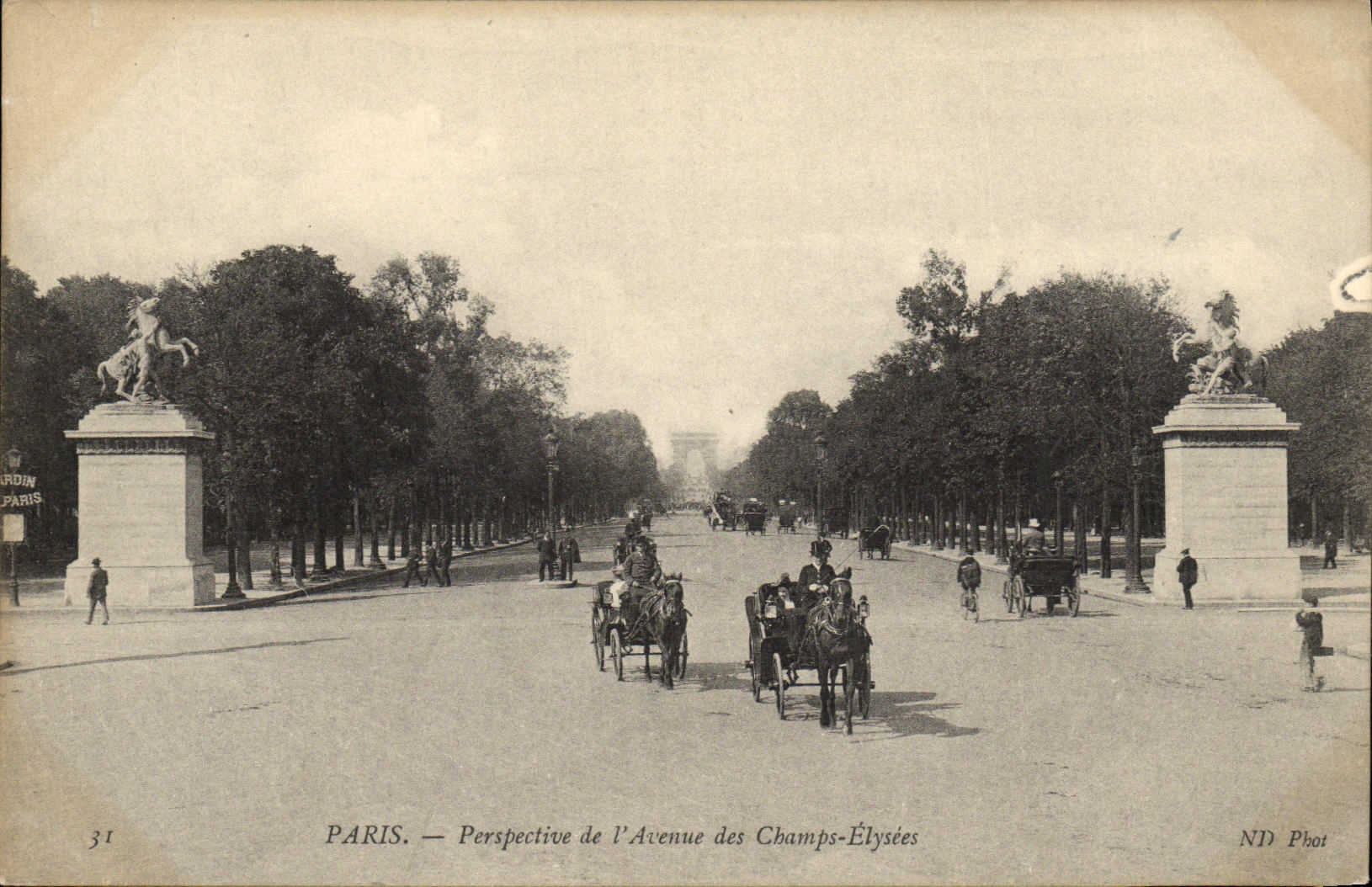 CPA Paris Perspective de L Avenue des Champs Elysees