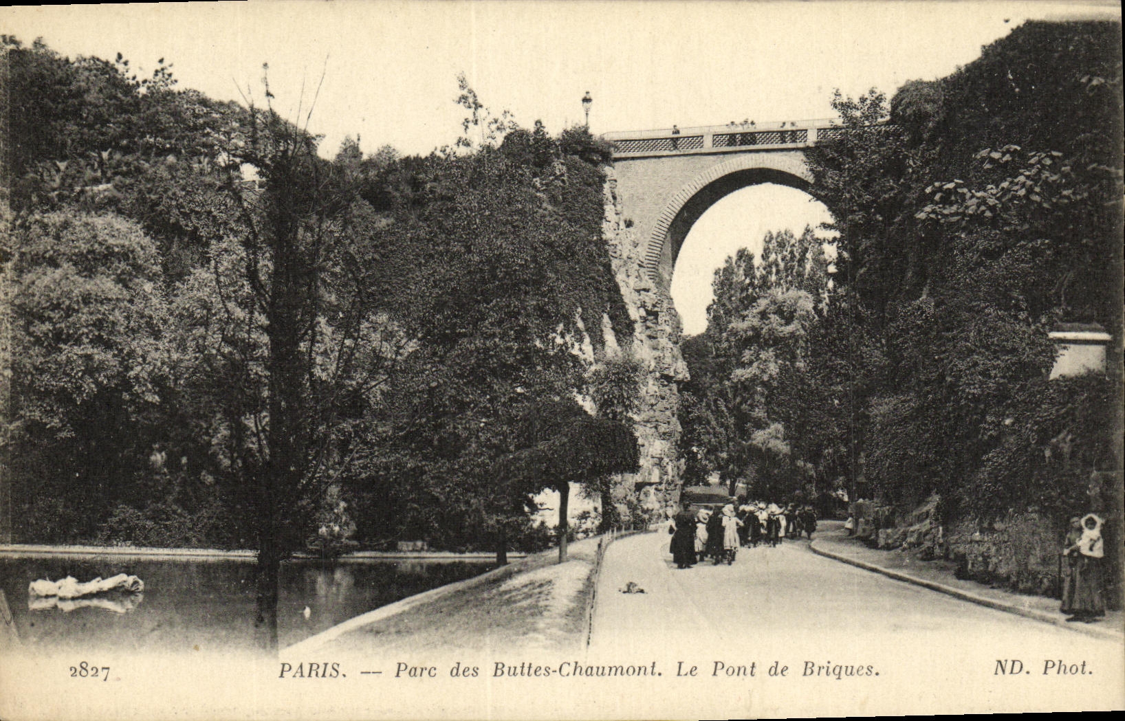CPA Paris Parc des Buttes Chaumont Le Pont de Briques