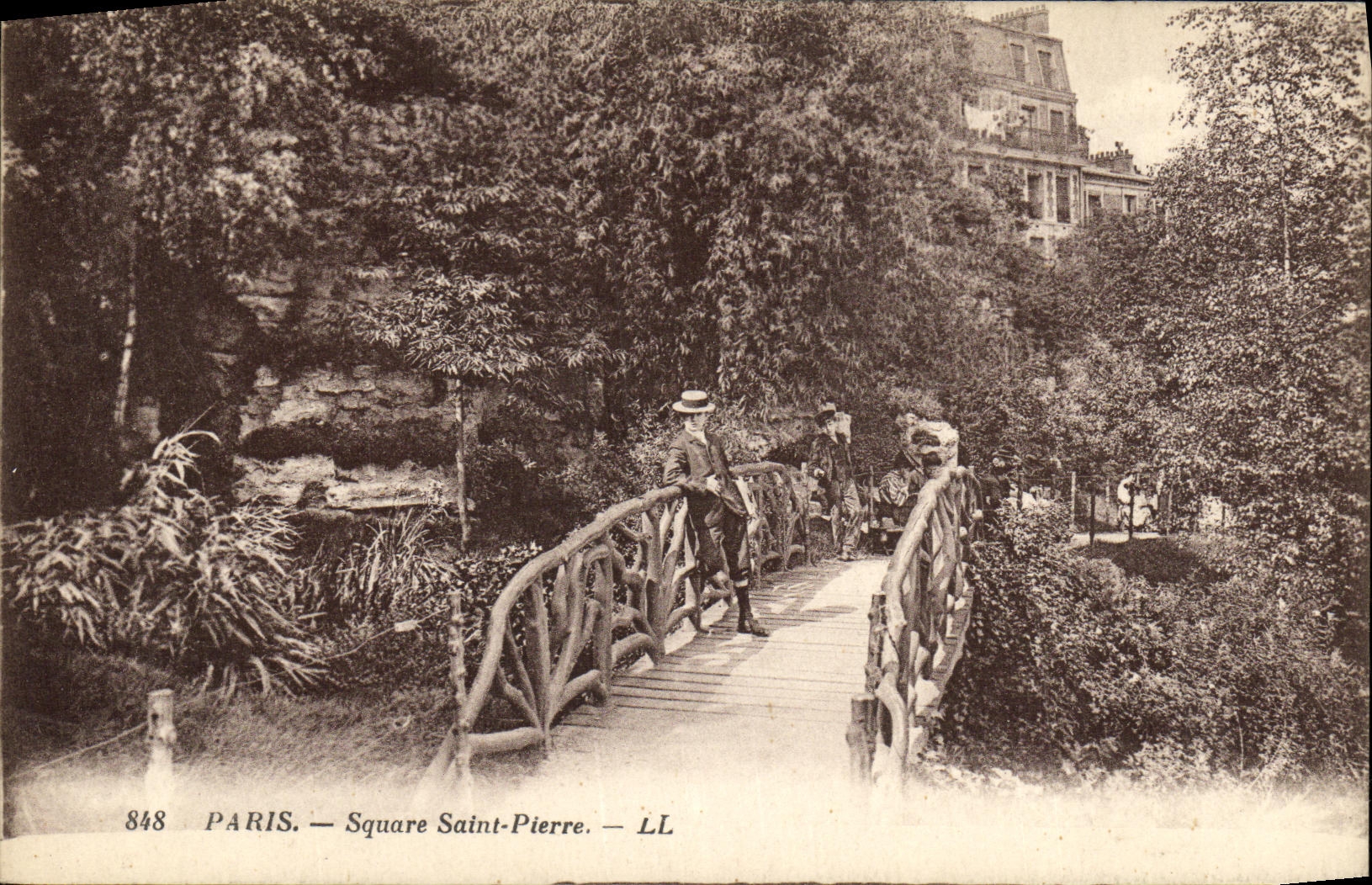 VINTAGE POSTCARD Paris Public garden Saint Pierre