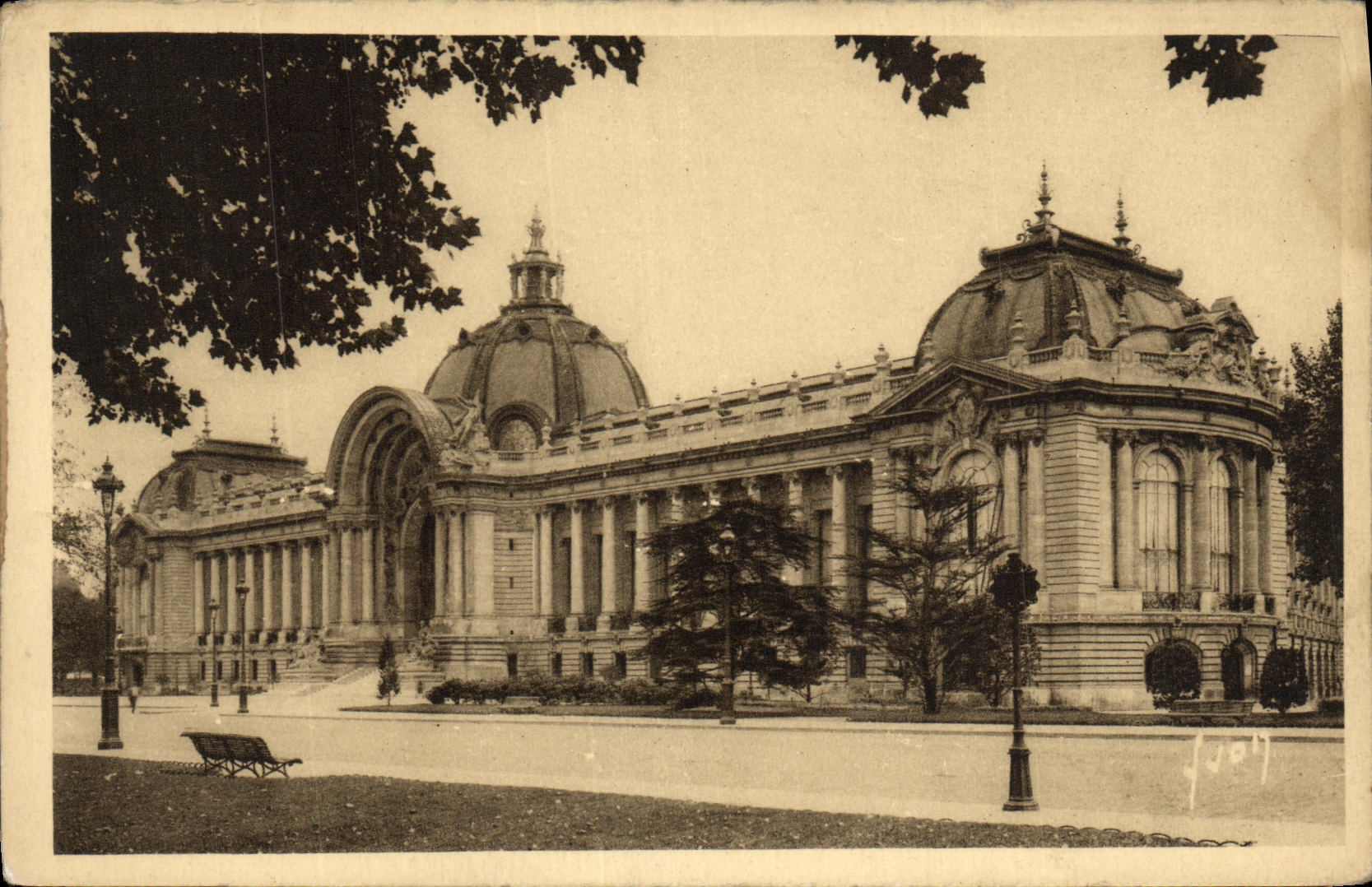 CPA Paris En Flanant Le petit palais