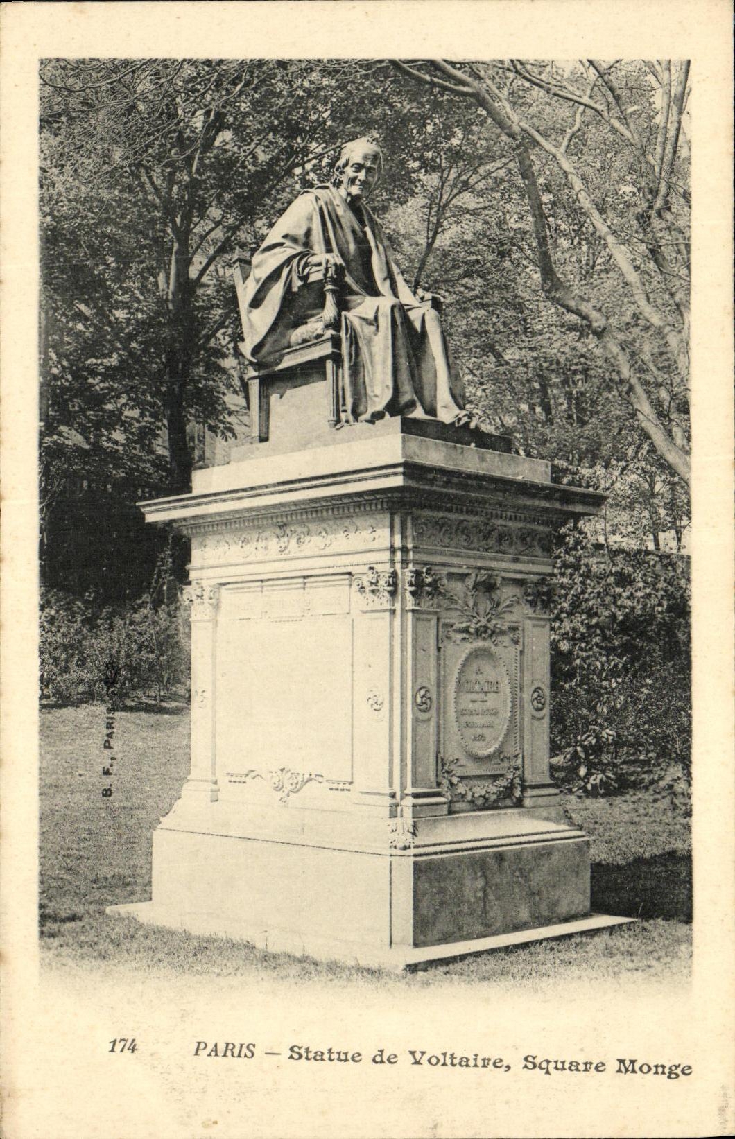 CPA Paris Statue de Voltaire Square Monge