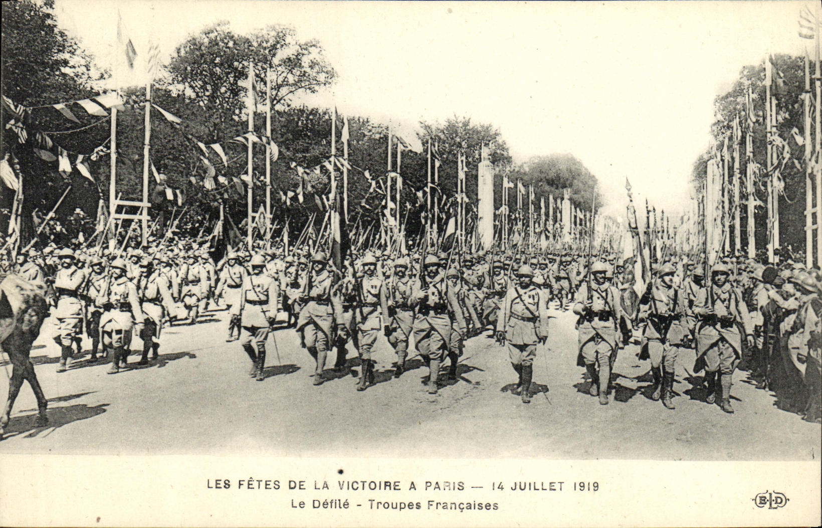 VINTAGE POSTCARD Paris Festivals of the Victoire July 14th  1919 the procession French Troops Militaria