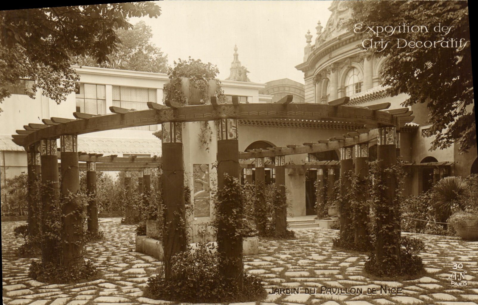 CPA Jardin Du Pavillon De Nice Exposition des Arts decoratifs Paris