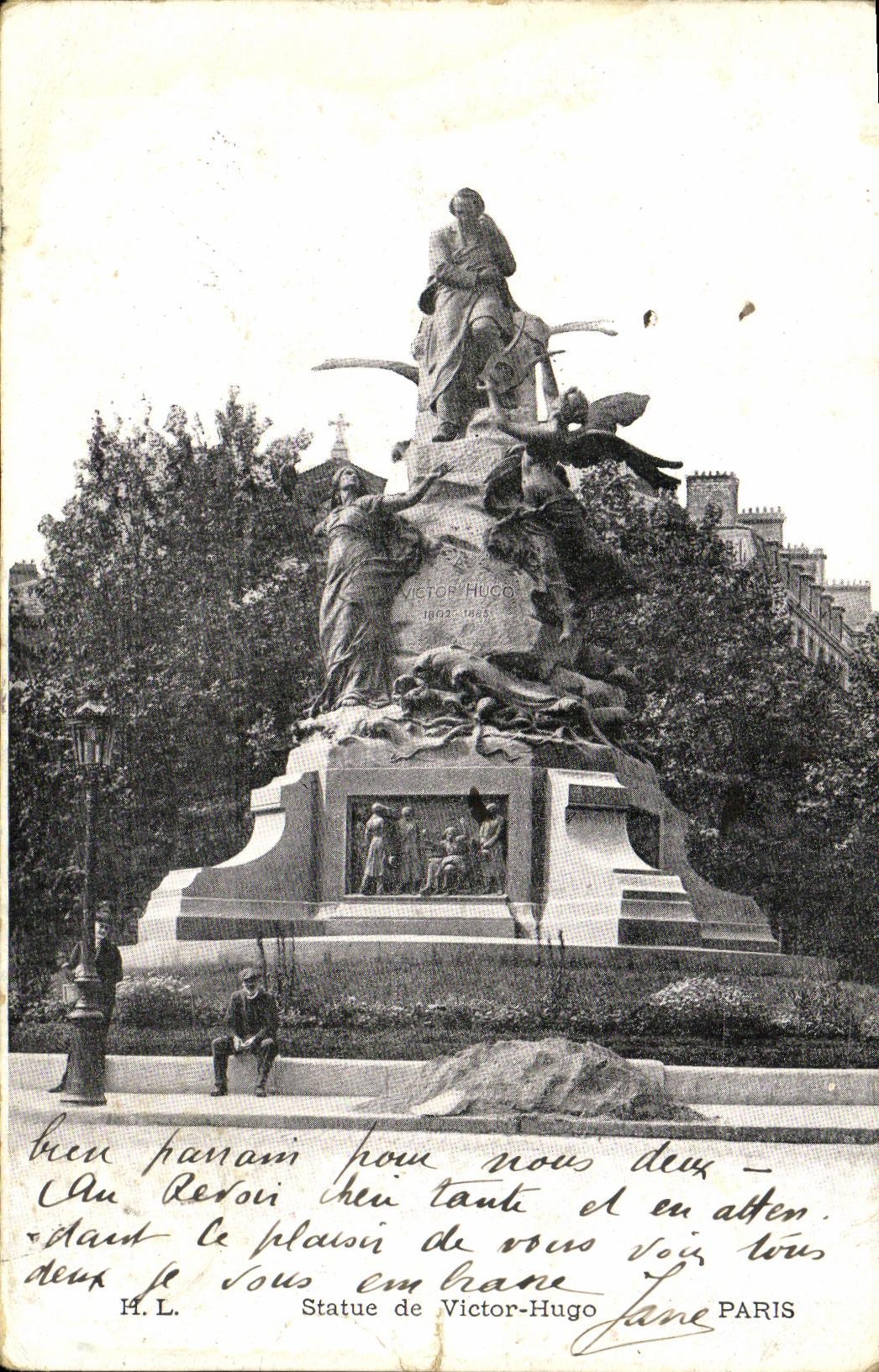CPA Paris Statue de Victor Hugo