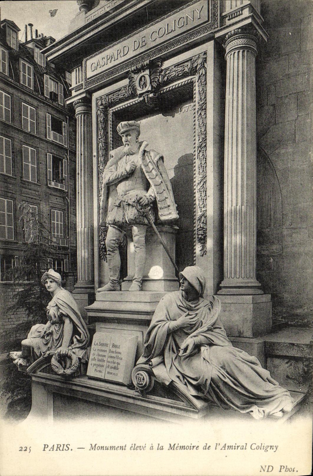 CPA Paris Monument Eleve a La Memoire de l Amiral Coligny