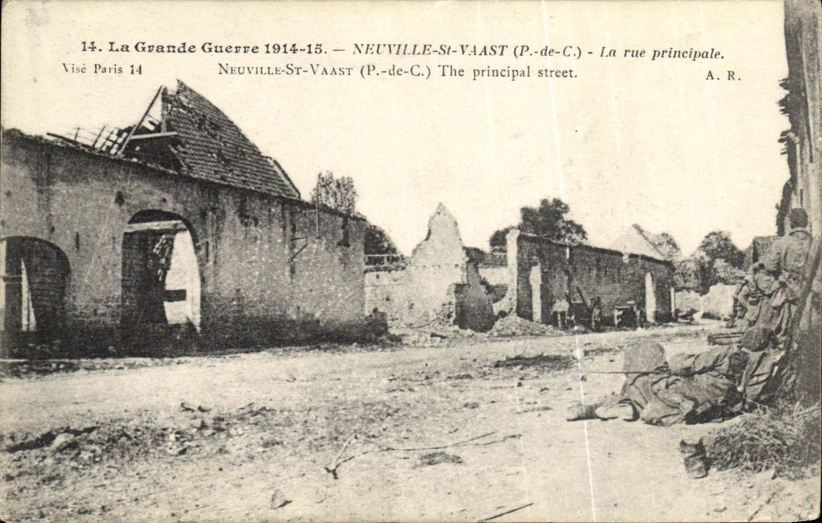 CPA Neuville St Vaast La Rue Principale Militaria