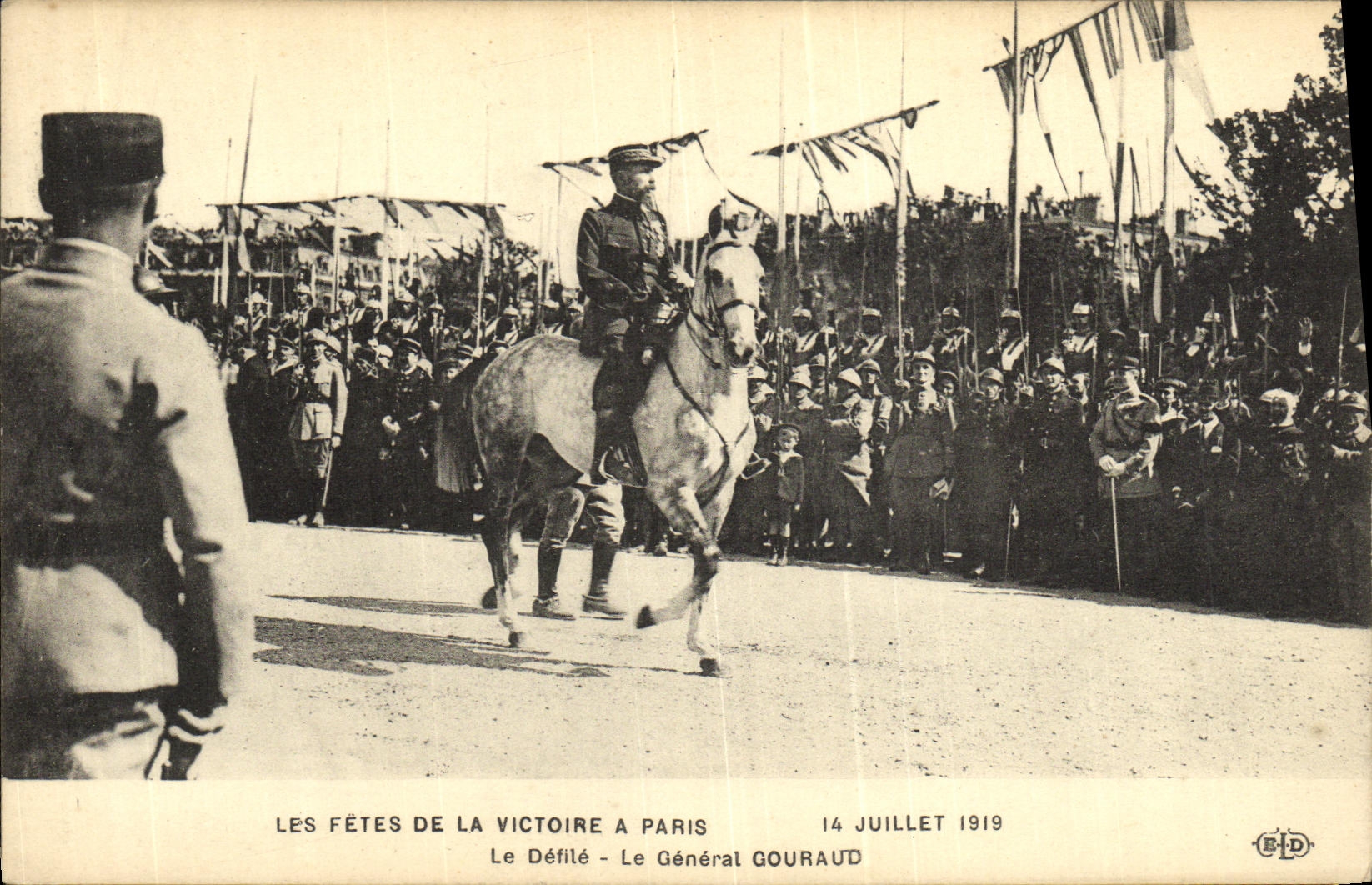 La POSTAL de la VENDIMIA los festivales del Victoire tiene Paris el general Gouraud Militaria de la procesion