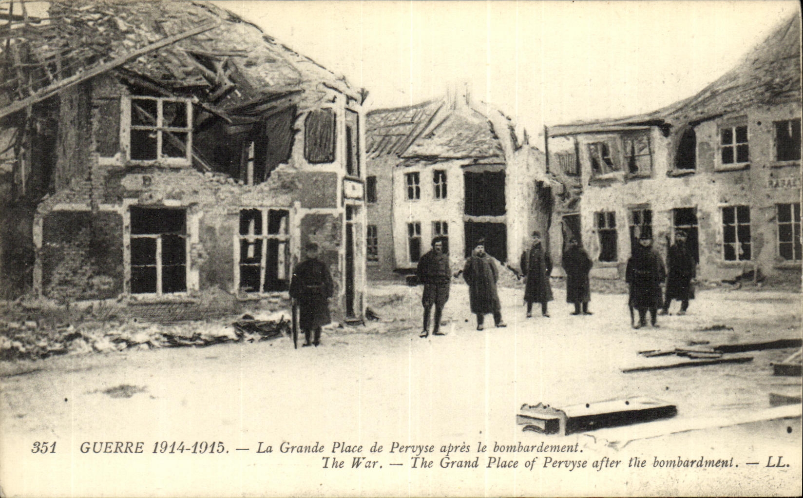 VINTAGE POSTCARD the Great Place of Pervyse after the Militaria Bombardment