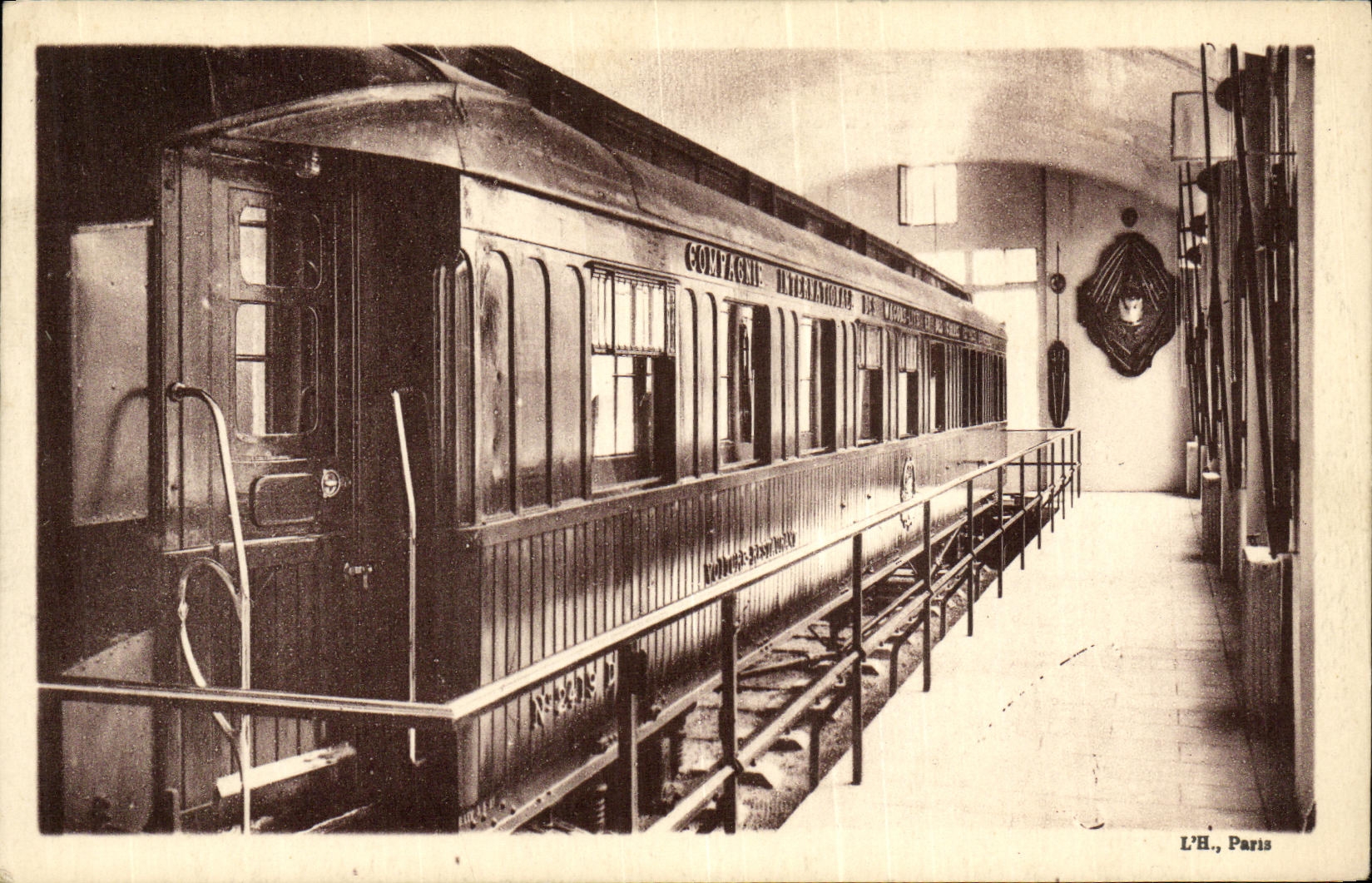 CPA Foret de Compiegne Le Wagon du marechal Foch Militaria