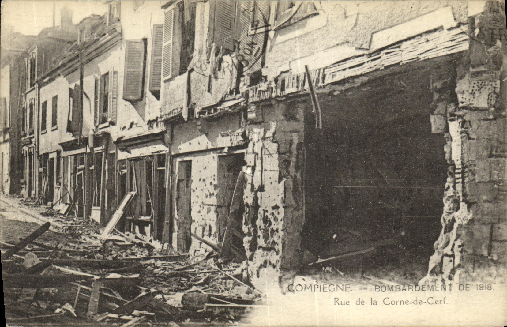 CPA Compiegne Bombardement De Rue de La Corne de Cerf Militaria