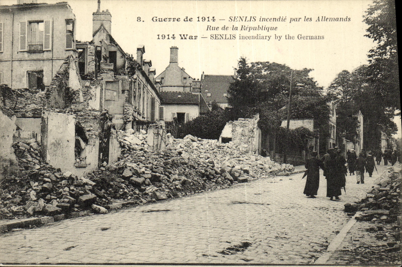 CPA Senlis incendie Par Les Allemands Rue de la Republique