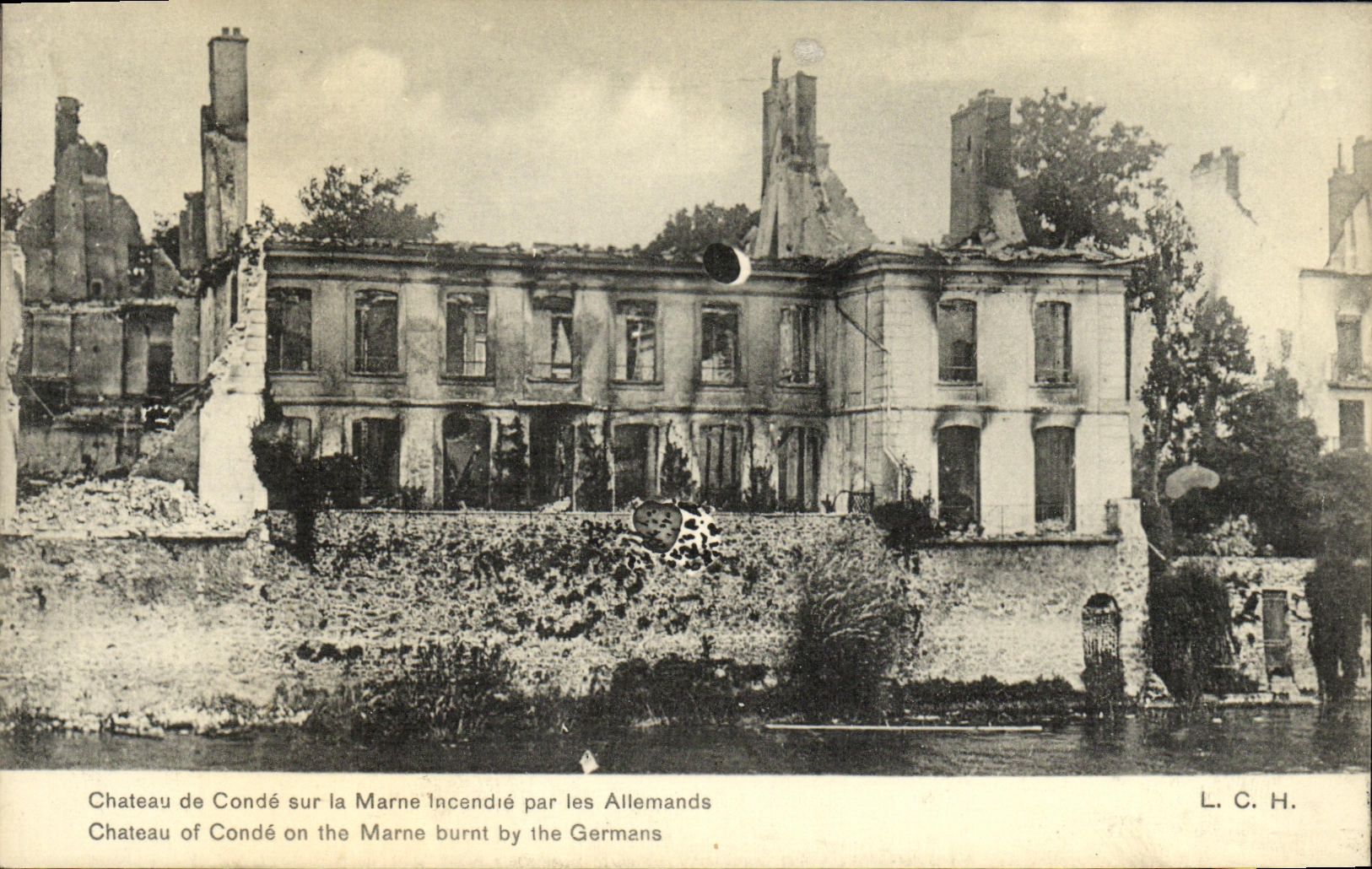 VINTAGE POSTCARD Castle of Cop On the Marne Sets fire to By the Militaria Germans