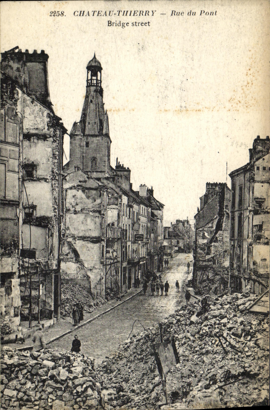 VINTAGE POSTCARD Castle Thierry Street Of the Militaria Bridge