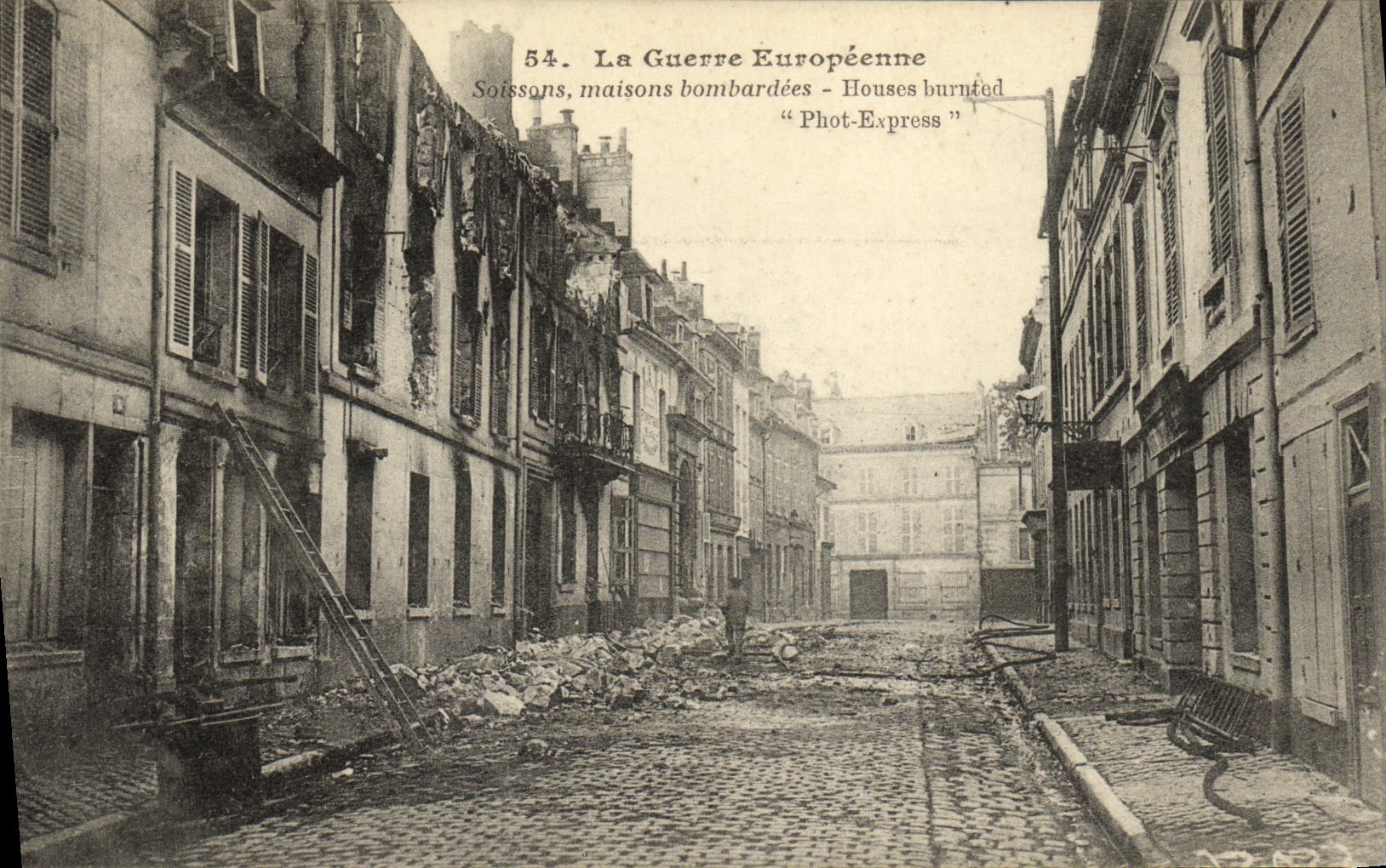 CPA Soissons Maisons Bombardees Militaria