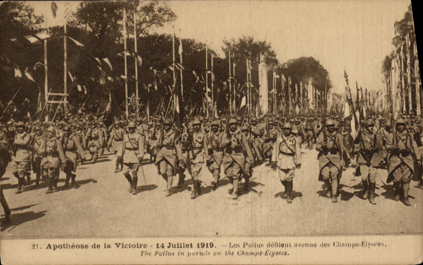 CPA Apotheose de la Victoire 14 Juillet 1919 Les Poilus Avenue des Champs Elysees Militaria Paris