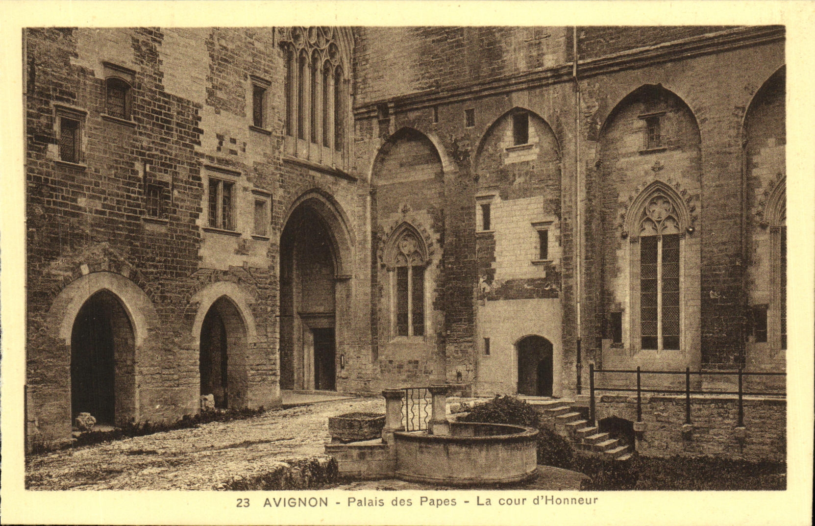 Paladar de Avignon de la POSTAL de la VENDIMIA de los papas el honor de la corte D