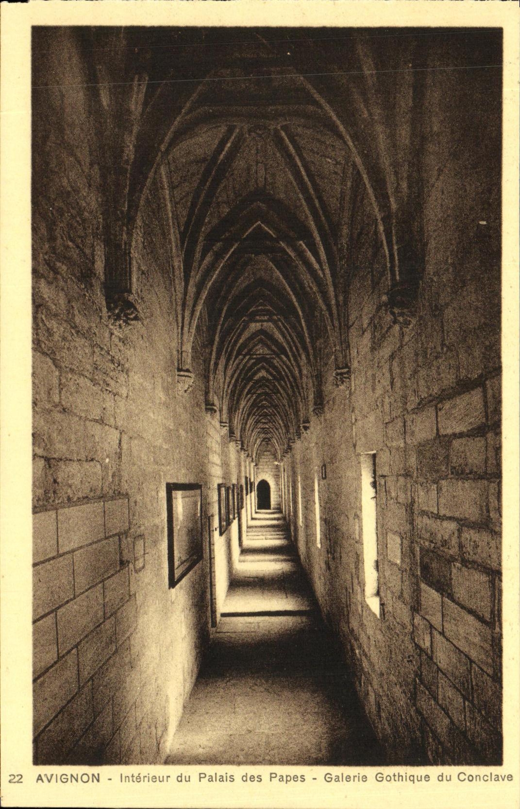 Paladar de Avignon de la POSTAL de la VENDIMIA de los papas el interior bien de la galeria gotica del conclave