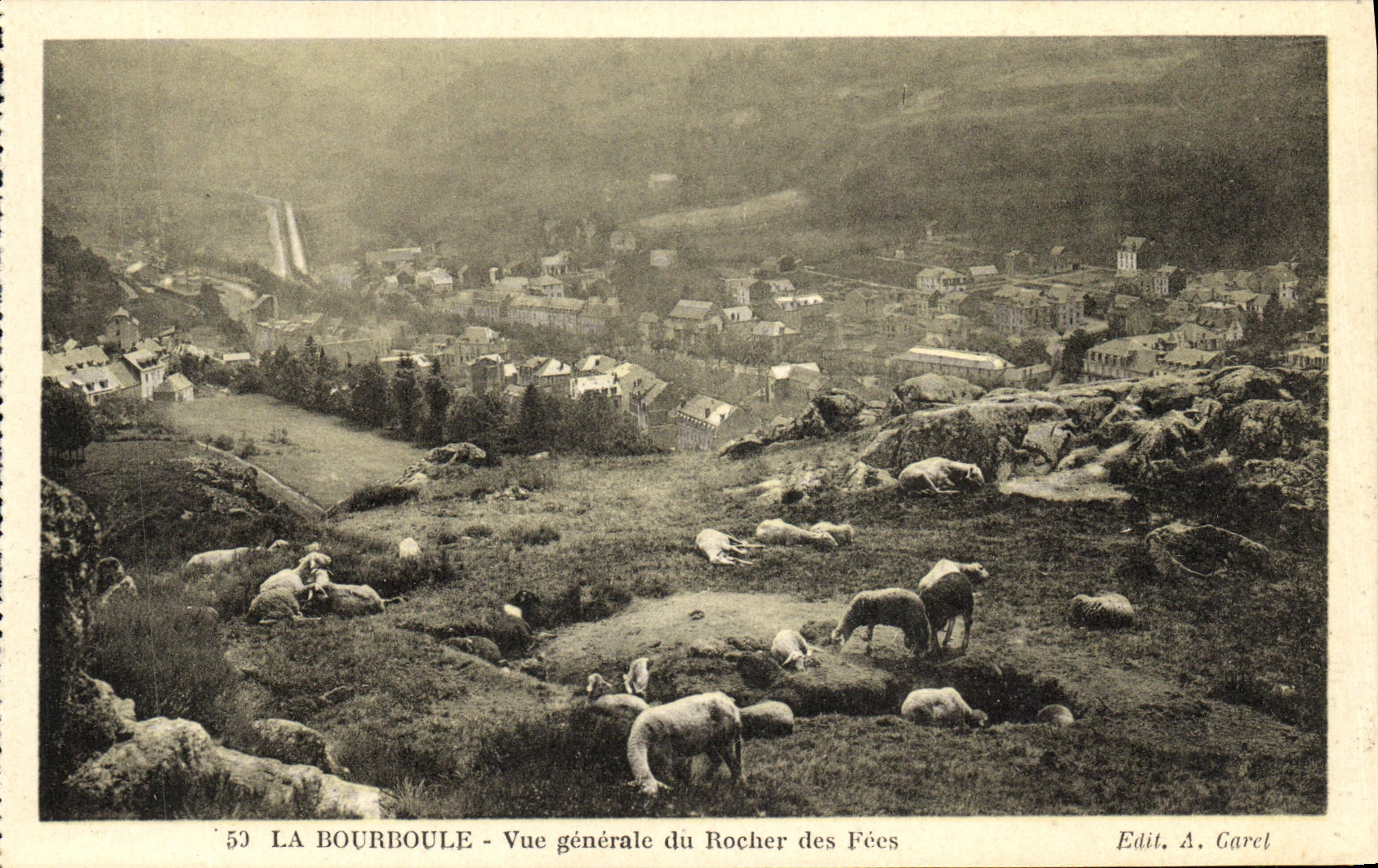 CPA La Bourboule Vue Generale du Rocher des Fees Moutons