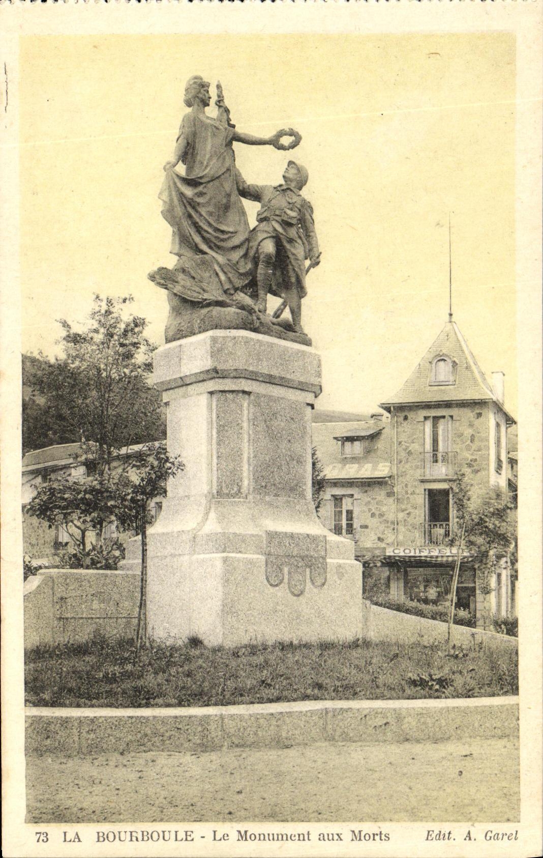 CPA La Bourboule Le Monument aux Morts Militaria