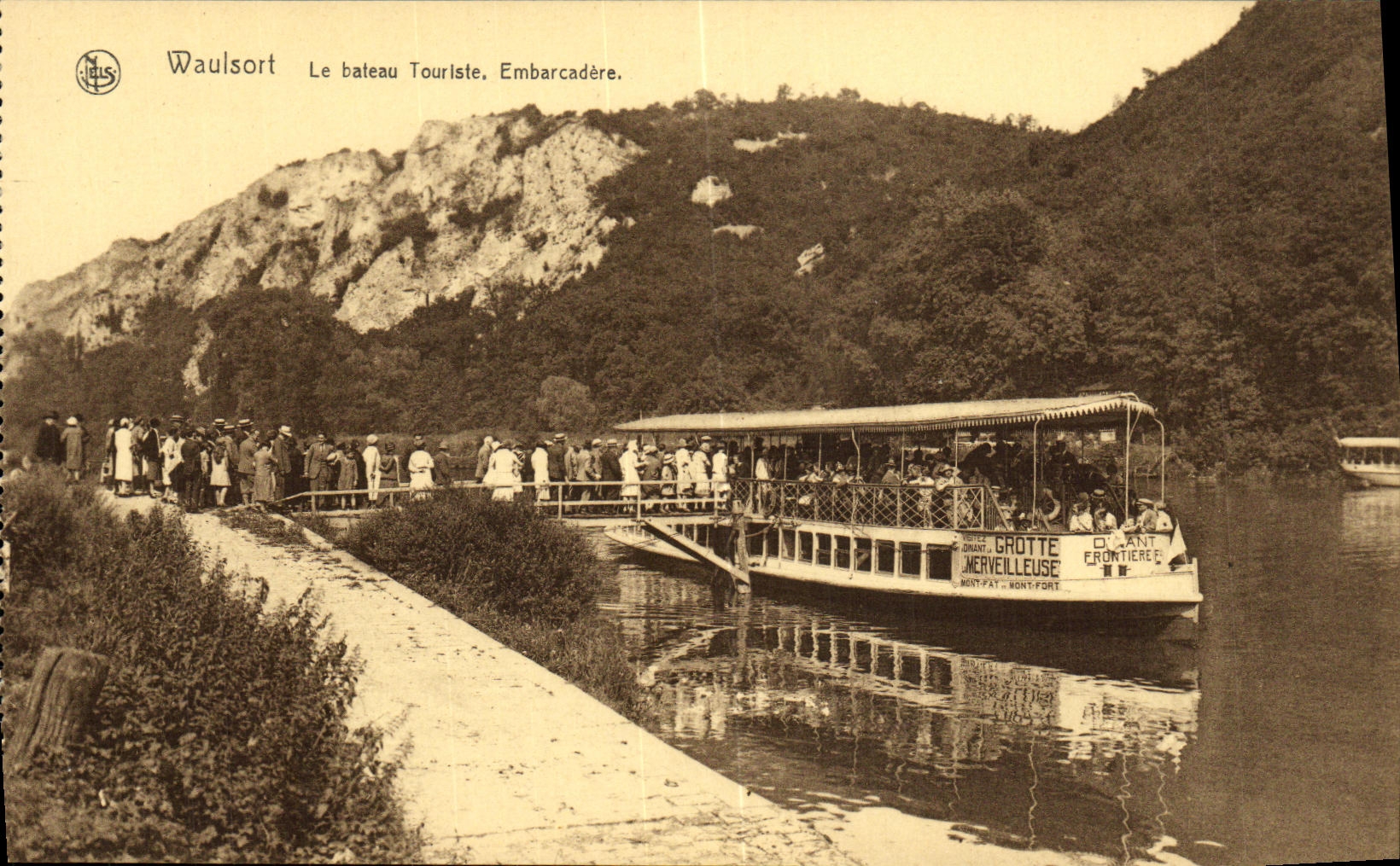 CPA Waulsort Le Bateau Touriste Embarcadere