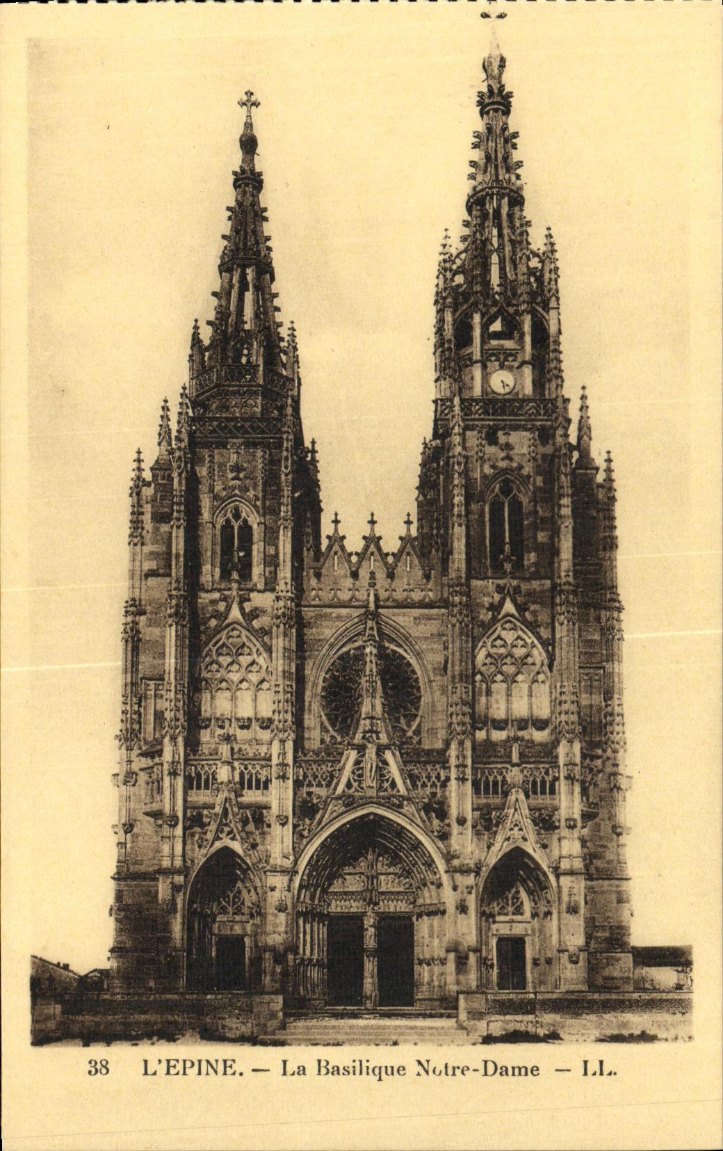 VINTAGE POSTCARD L Spine the Notre Dame Basilica