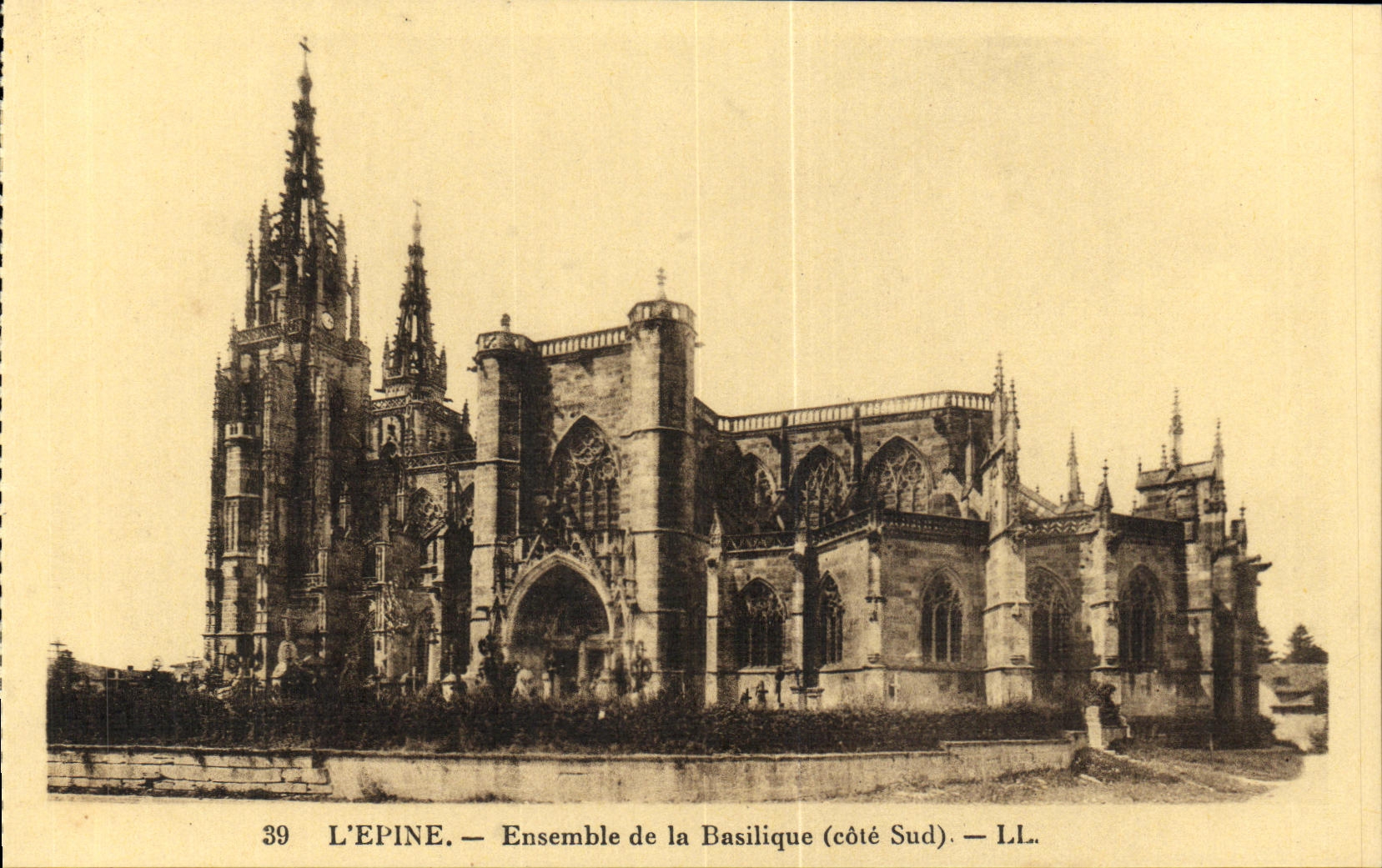 VINTAGE POSTCARD L Spine Together of the Basilica