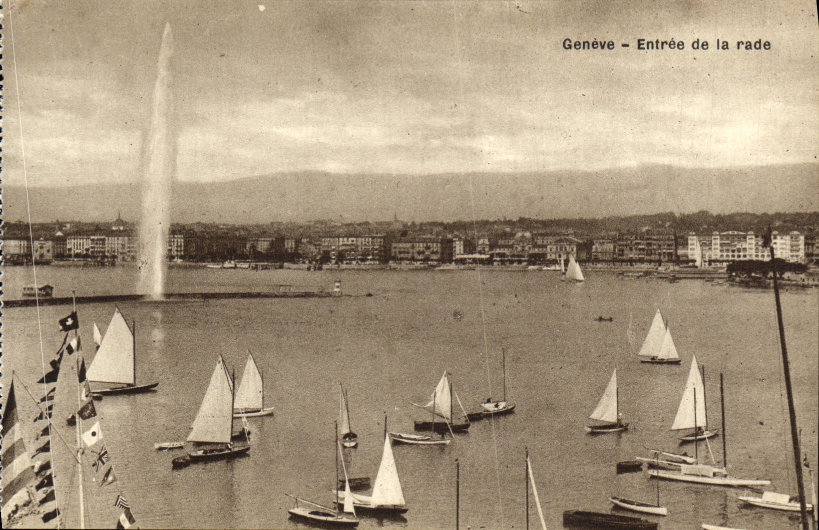 VINTAGE POSTCARD Geneva Entered of the Roads Boats
