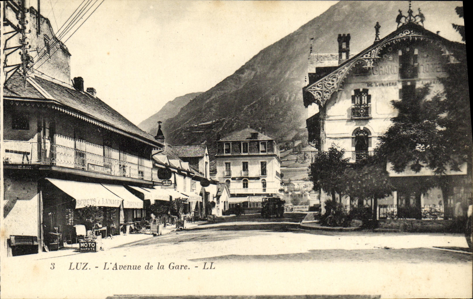 VINTAGE POSTCARD Luz L Avenue of the Station