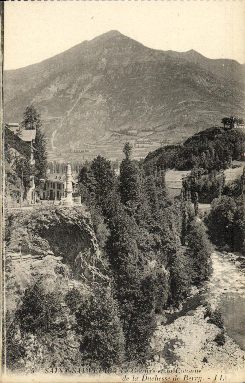 CPA Saint Sauveur Le gouffre et la dolonne de la duchesse de Berry