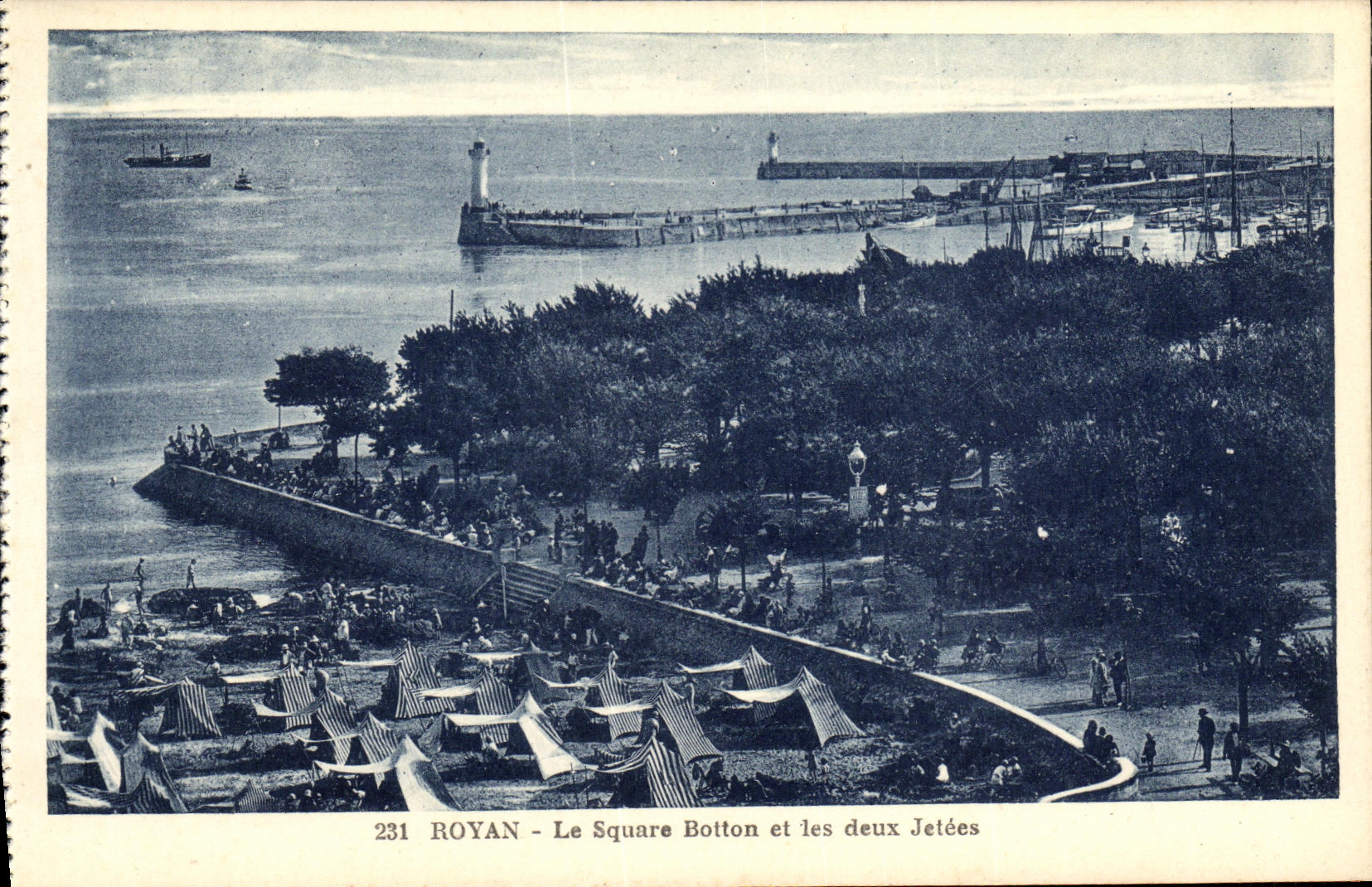 CPA Royan Le Square Botton et les deux Jetees
