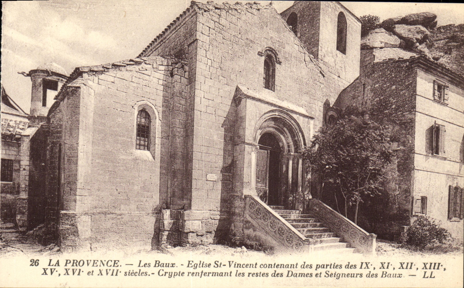 CPA La Provence Les Baux Eglise St Vincent 