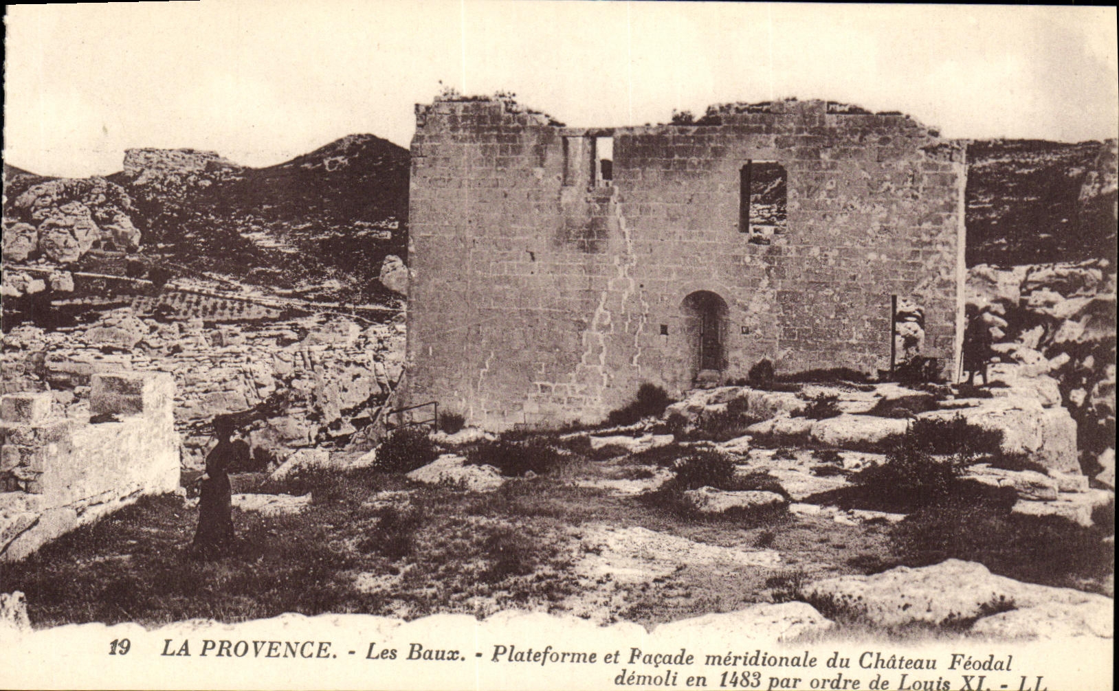 CPA La Provence Les Baux Plateforme meridionale du chateau feodal