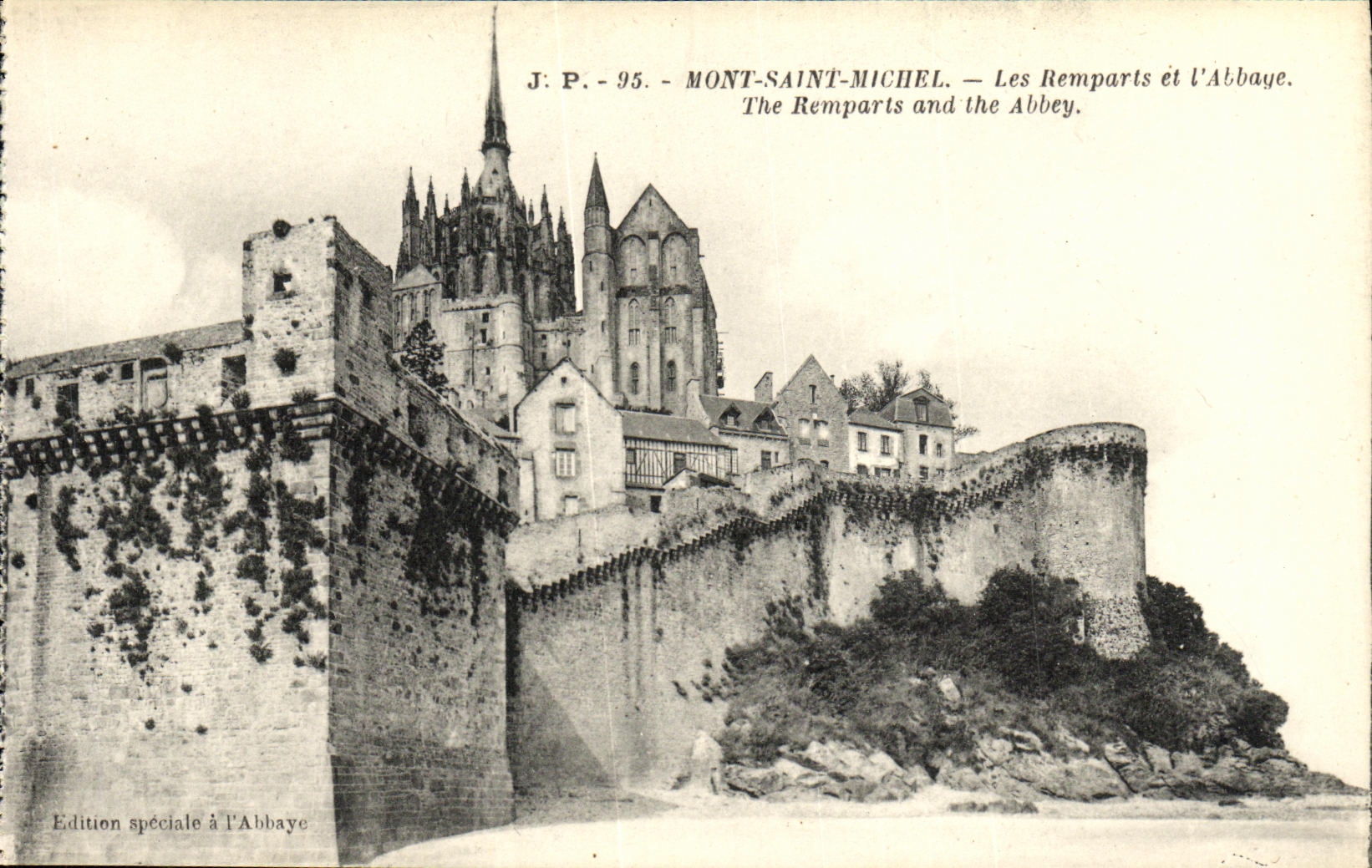 CPA Mont Saint Michel Les Remparts et L Abbaye