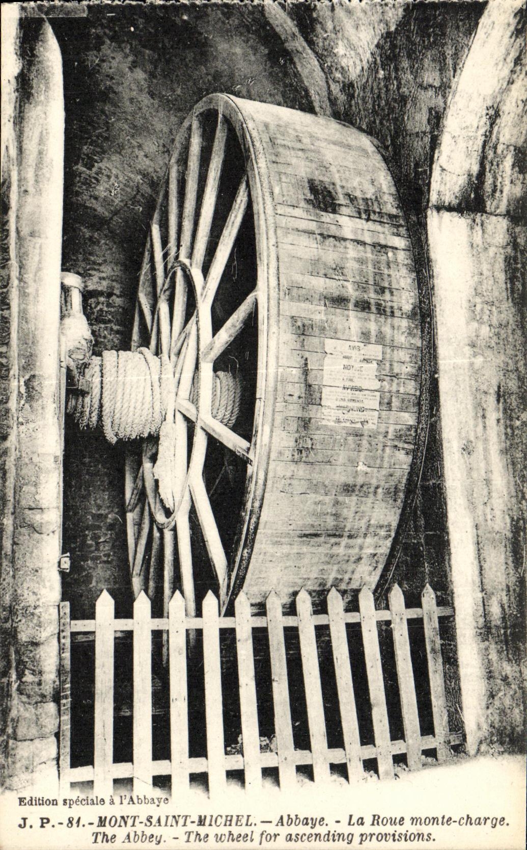 CPA Mont Saint Michel Abbaye La Roue Monte Charge