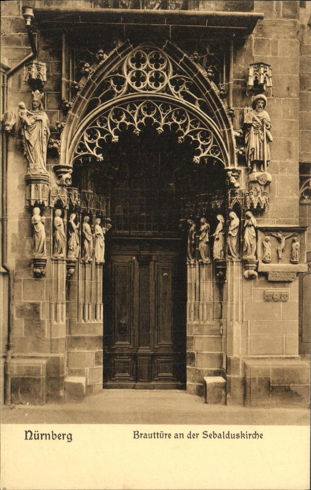 CPA Nurnberg Brautture an der Sebalduskirche