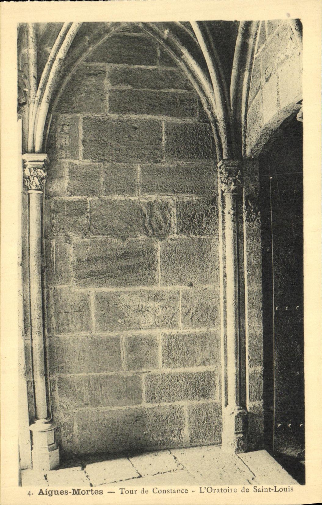 Torre muerta aguda de la POSTAL de la VENDIMIA de la constancia L oratoria Sainte de Louis