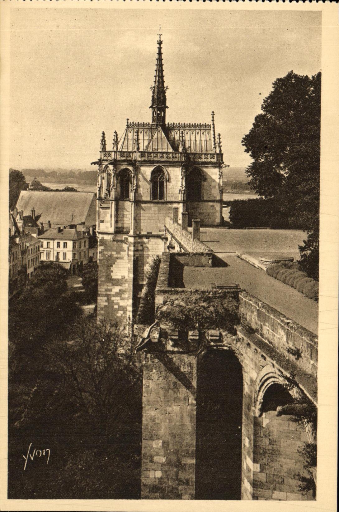 CPA Amboise Chateau La Chapelle St Hubert