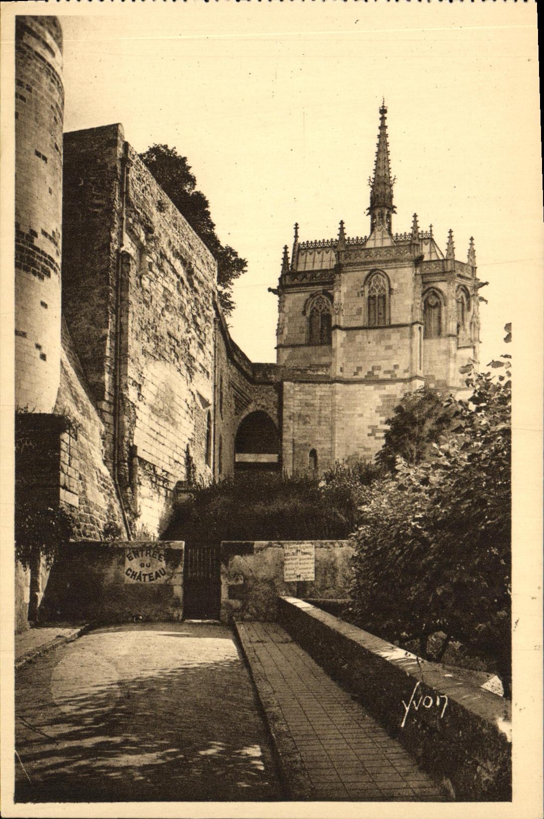CPA Amboise Chateau Chapelle Saint Hubert et la Tour Heurtault