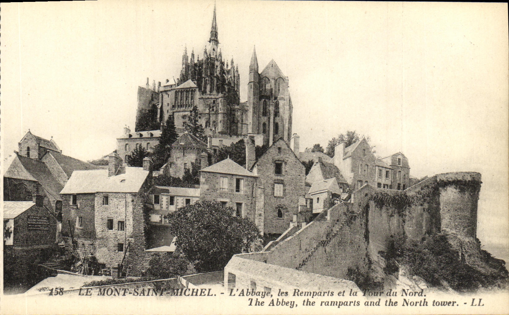 CPA Le Mont Saint Michel L Abbaye les Remparts et la Tour du Nord
