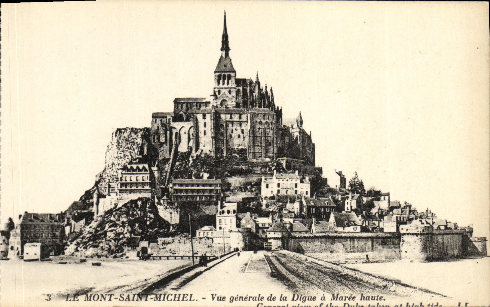 CPA Le Mont Saint Michel Vue Generale de la Digue a Maree Haute