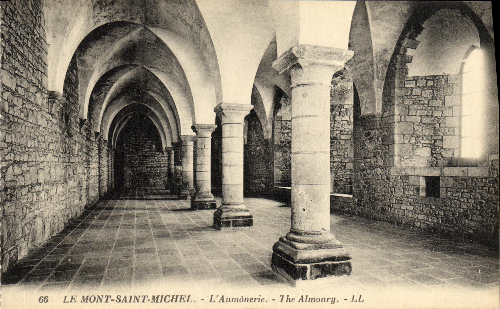 CPA Le Mont Saint Michel L Aumonerie