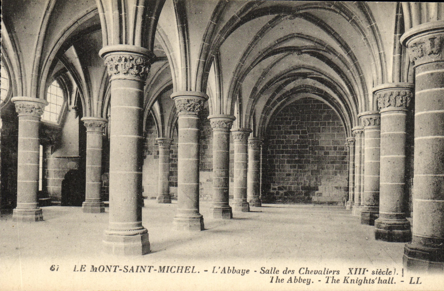 CPA Le Mont Saint Michel L abbaye Salle des Chevaliers