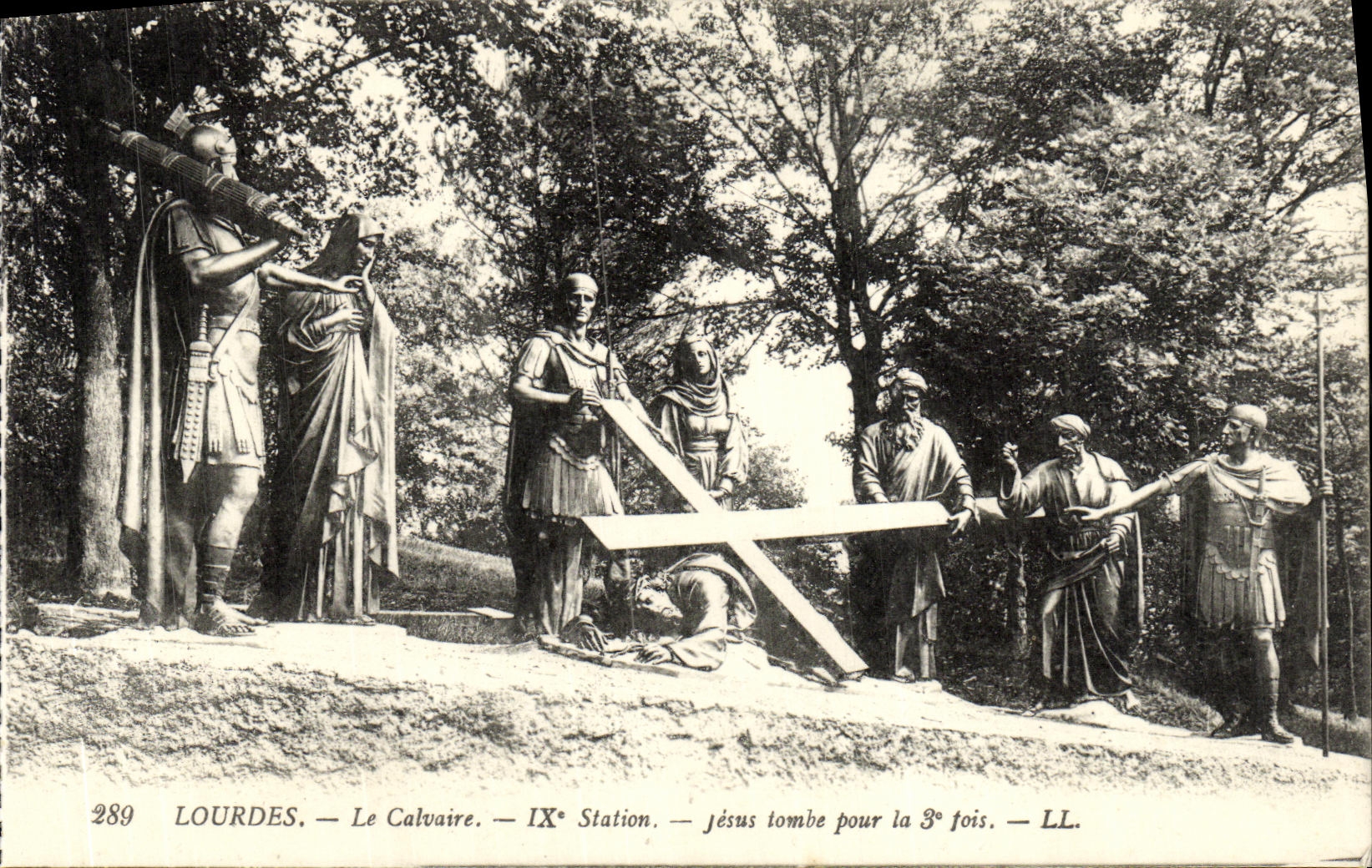 CPA Lourdes Le Calvaire Jesus tombe pour la 3eme fois 9eme station