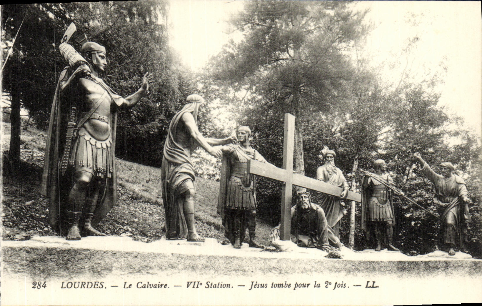CPA Lourdes Le Calvaire Jesus tombe pour la 2eme fois 7eme station