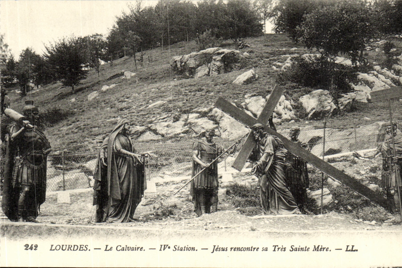 CPA Lourdes Le Calvaire Jesus rencontre sa tres sainte mere