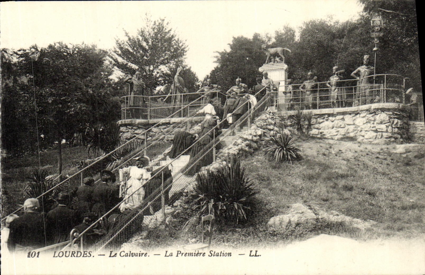 CPA Lourdes Le Calvaire La Premiere Station