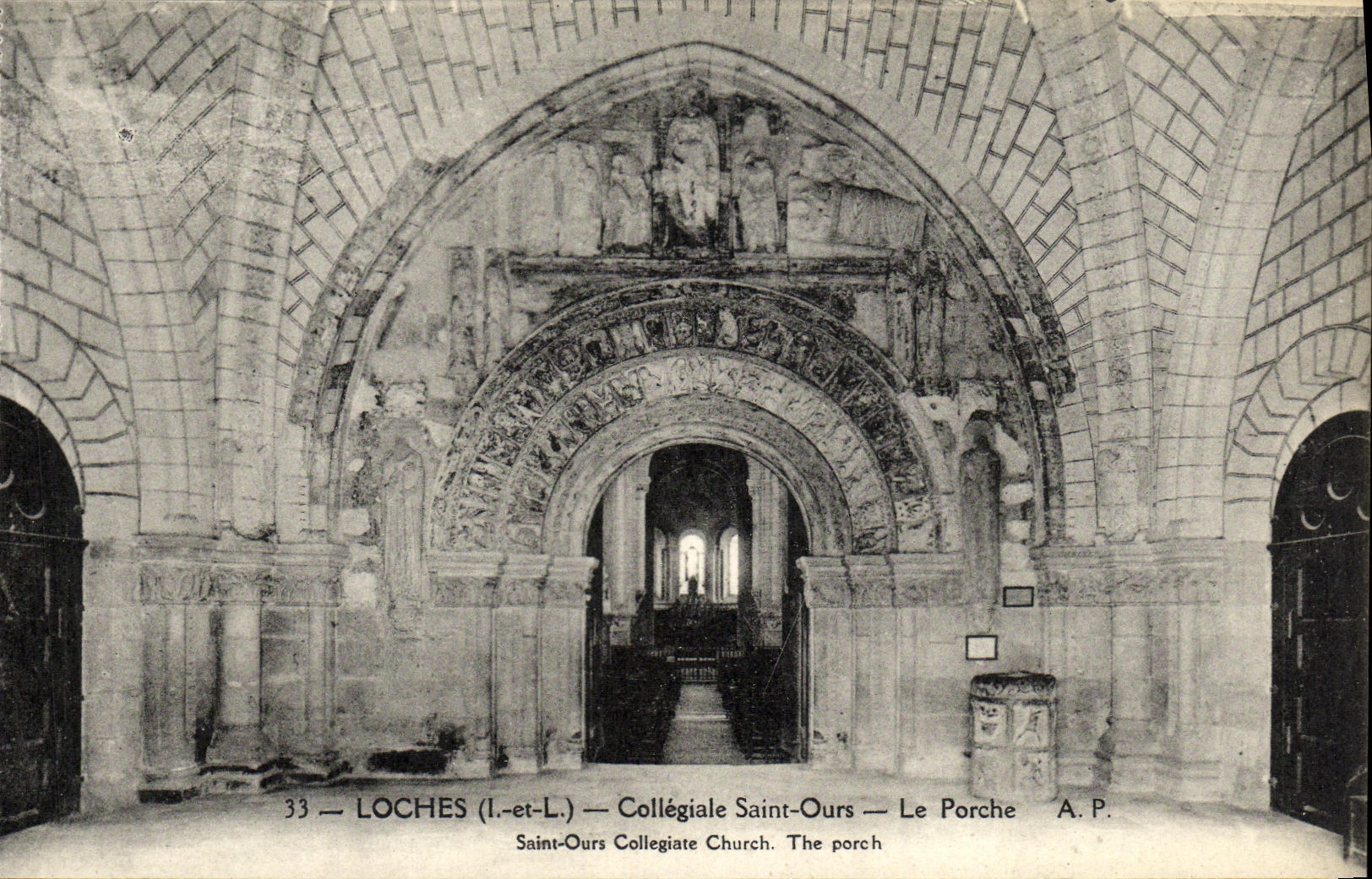 CPA Loches Collegiale Saint Ours Le Porche